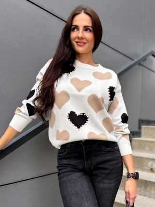 Svetr se srdíčky dostupný ve 2 barvách ✅ Novinka na eshopu. www.trendymania.cz